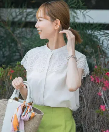 [ 완판템 ] 어반 리서치 로쏘 워셔블 요크 레이스 블라우스