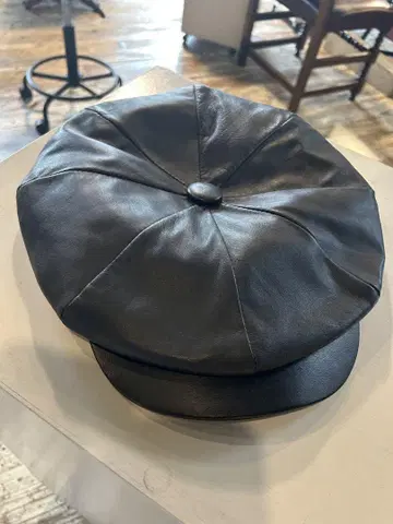 NEW YORK HAT CO. 가죽 헌팅 캡