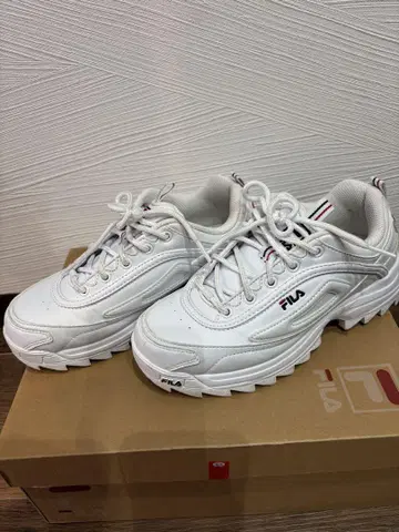 FILA 통굽 화이트 스니커즈