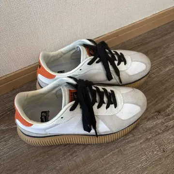 화이트/오렌지 스니커즈