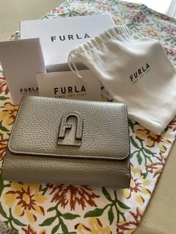 FURLA 3단 폴더형 지갑 그레이