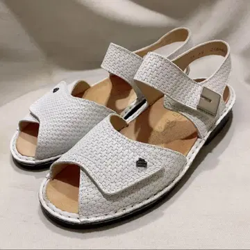 핀 컴포트 샌들 화이트 컬러 가죽 Finn Comfort 새상품급
