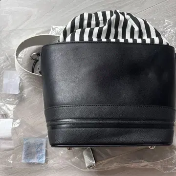 이구로 오바나이 모델 숄더백 귀멸의 칼날 레어 미사용 스크래치 있음