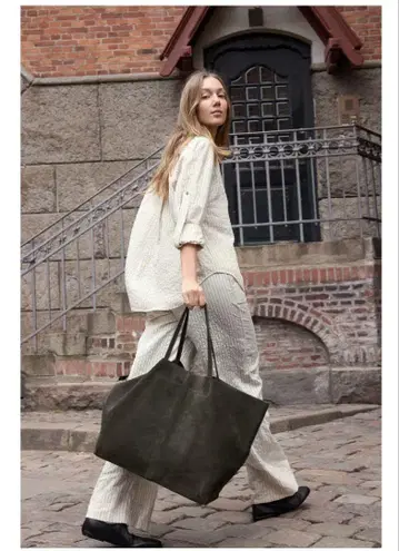 컨디션 최상 ZARA 스웨이드 맥시 토트백 올리브 그린