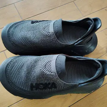 HOKA 블랙 슬립온
