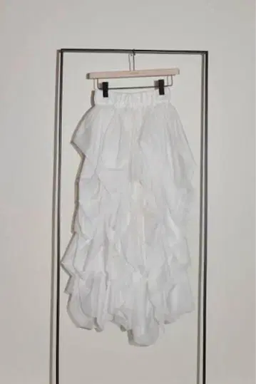 Iris Tulle Skirt the toe