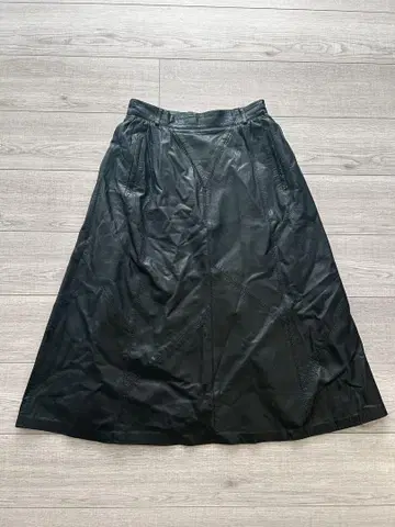 블랙 롱 스커트 A라인 가죽 느낌 안감 있음