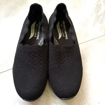 [ 새상품급 ] SKECHERS 스케쳐스 아치핏 슬립온 24 블랙