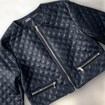 [ 새상품급 ] ZARA 숏 퀼팅 페이크 가죽 자켓 M 사이즈