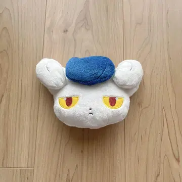 냥깁스의 낚시릴 부착 봉제 인형 패스 케이스 암컷 모습