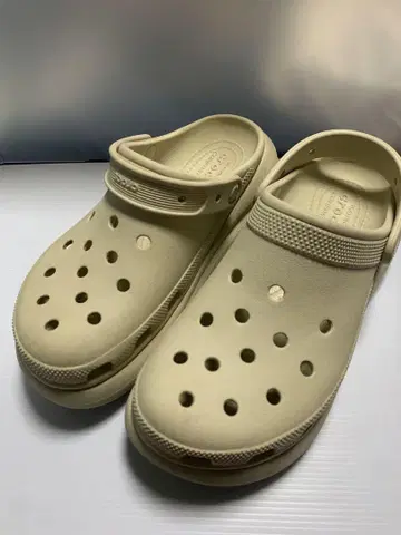 crocs 클래식 크러쉬 베이지 M7W9 25cm