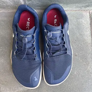 VIVOBAREFOOT 네이비 스니커즈