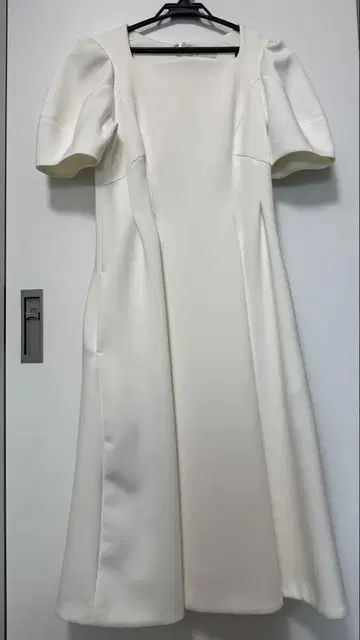 셀포드 화이트 A라인 원피스