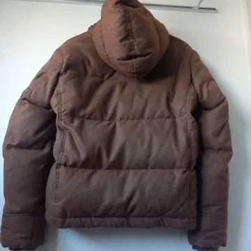 브라운 후드 부착 다운 자켓