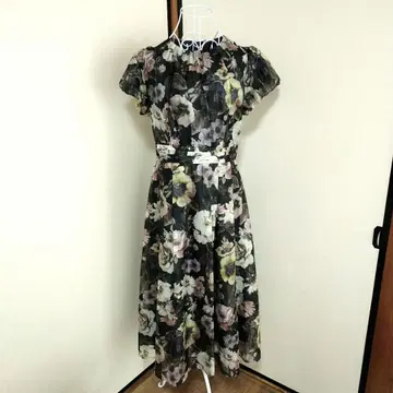 Couture Brooch 꽃무늬 반팔 롱 원피스