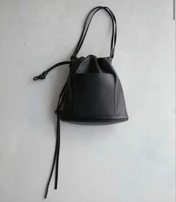 GEM KNOT DRAWSTING LEATHER BAG