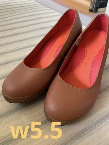 crocs 브라운 웨지힐 펌프스