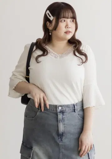 CLETTE 오리지널 레이스 넥 플레어 소매 풀오버 아이보리
