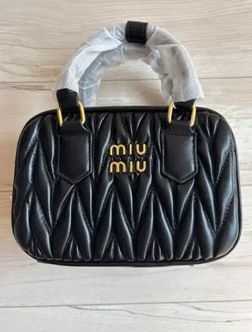 miu 블랙 숄더백