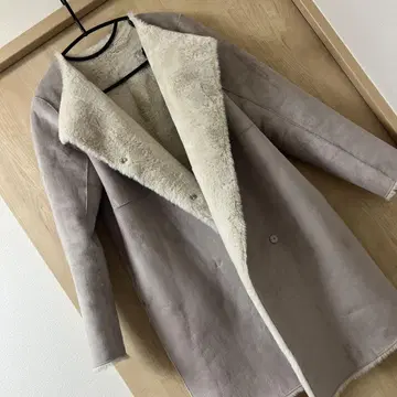 MARGAUX 옅은 그레이 무스탕 코트