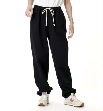 New Balance 스웨트 팬츠 블랙