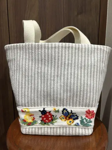 [ 새상품급 ] 페이 하이 스트라이프 토트백 실버 그레이