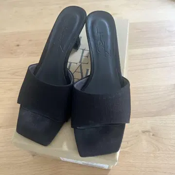 LE TALON 블랙 뮬 샌들 L 사이즈