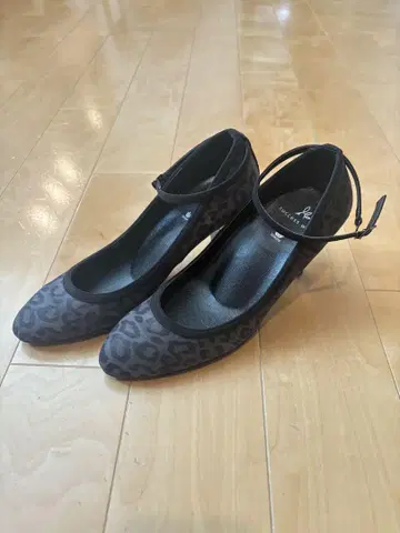 와코루 Wacoal success walk 레오파드 무늬 힐 23.5cm
