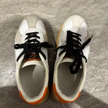 화이트/그레이/오렌지 스니커즈 24.0cm