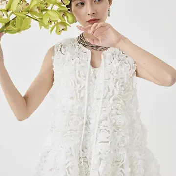 TORRAZZO DONNA 플로럴 시어 프릴 상의 화이트 새상품급