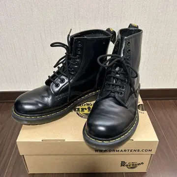 닥터마틴 8홀 부츠