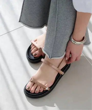 새상품급 LE TALON 제임스피스 샌들 핑크 M