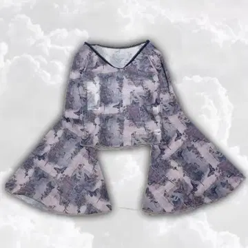 플레어 슬리브 다크 버터플라이 시어 탑