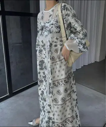 새상품급 꽃무늬 롱 원피스 화이트