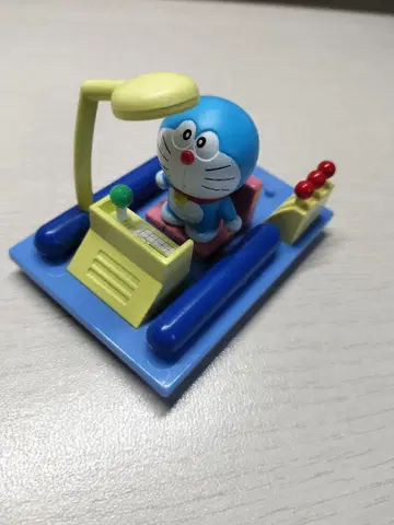 도라에몽 타임머신 피규어