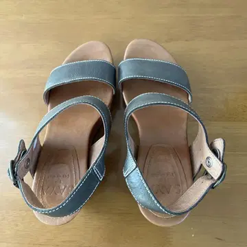 가죽 스트랩 샌들 힐 8cm