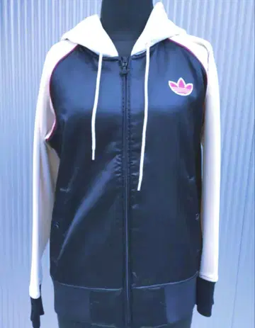 미사용 새상품 adidas 후드티 S 사이즈