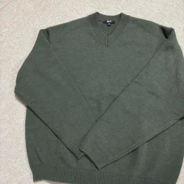 새상품급 UNIQLO :C 그린 V넥 니트 남성용 M 사이즈