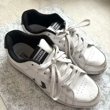 [경량] CONVERSE NEXSTAR 화이트/블랙 스니커즈 25cm