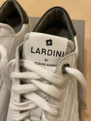 초 레어 LARDINI 스니커즈 화이트