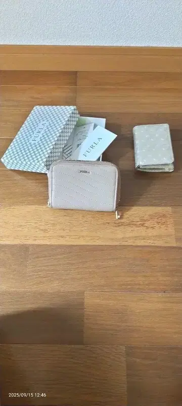 FURLA 베이지 접이식 지갑