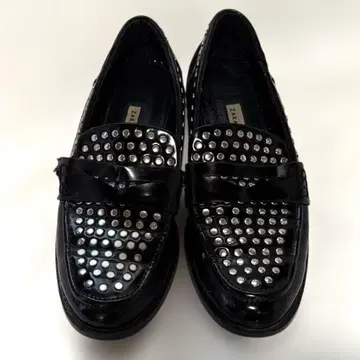 ZARA 스터드 로퍼 블랙 23.5cm