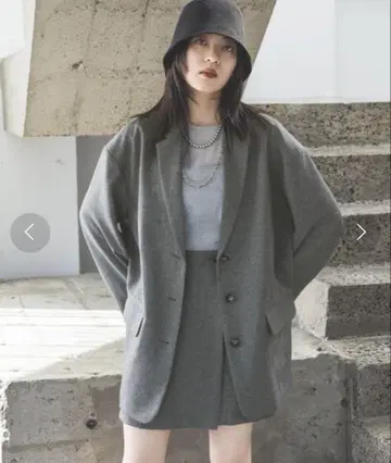 지나시스 백 개더 테일러드 자켓 그레이