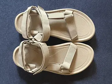 Teva 베이지 스포츠 샌들