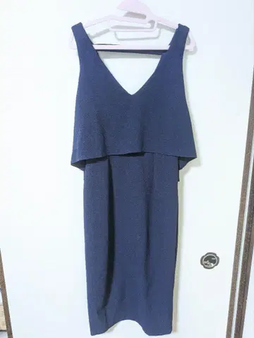 ASOS 네이비 V넥 슬리브리스 원피스
