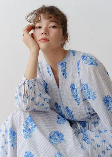 미사용 새상품 누키테파 코튼 자카드 릴리 프린트 셔링 드레스 원피스