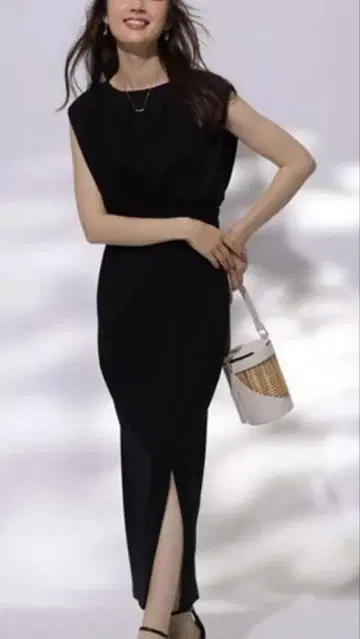 아푸와이저 리셰 타이트 슬릿 컷 원피스 블랙 S 사이즈