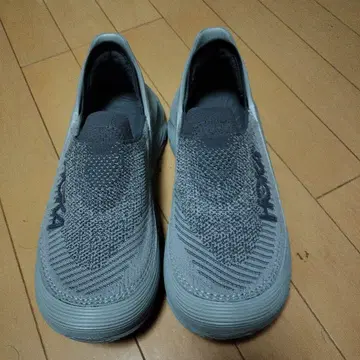 HOKA 슬립온 그레이