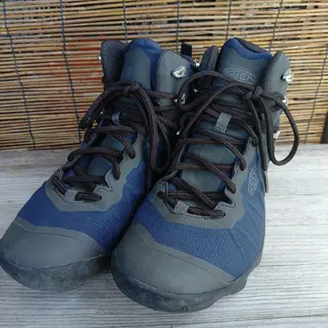 KEEN 벤처러 미드 27cm 새상품급 중고