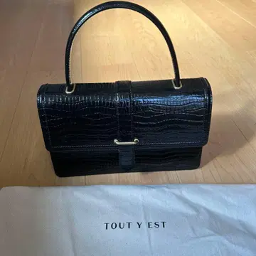 Tout Y Est 블랙 핸드백